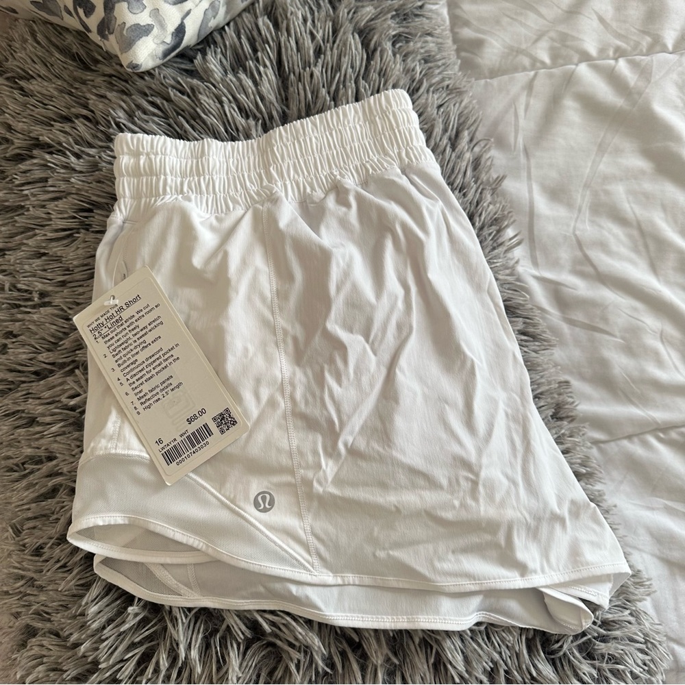 NWT Lululemon Hotty Hot shorts